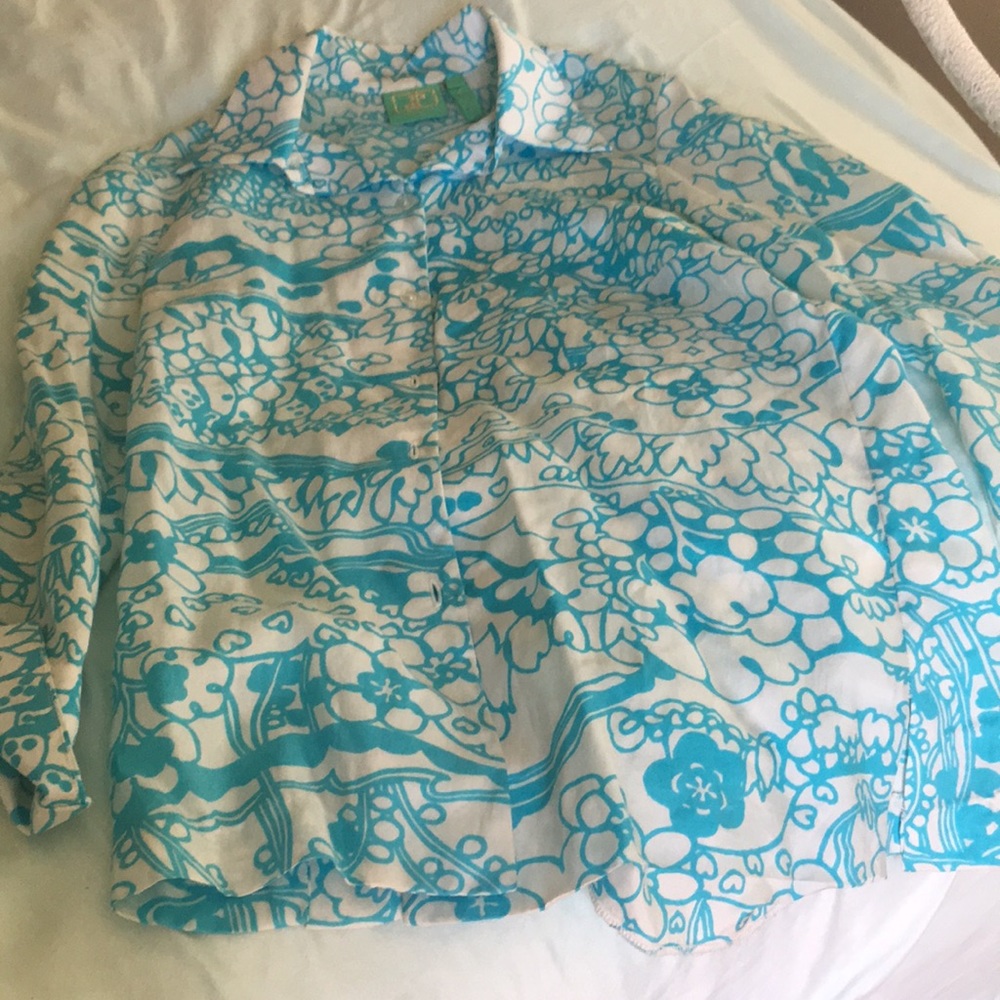 Fun JR shirt - wear with white denim! 🌸